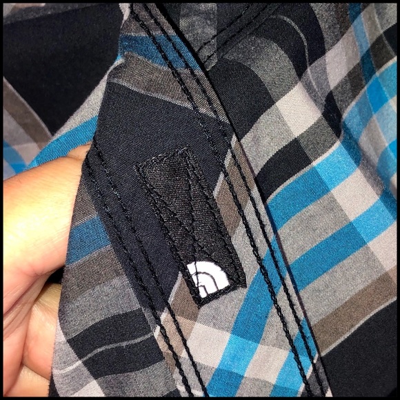 TheNorthFace🍃🍂 Black Blue and Grey flannel with 2 pockets, snaps, like new - Picture 5 of 16
